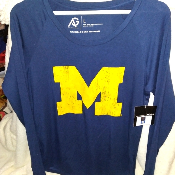 Michigan Tops - Michigan long sleeve Shirt.